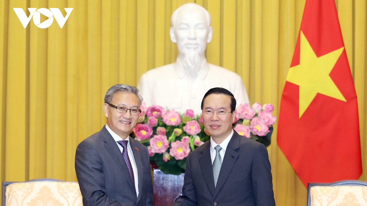 President Vo Van Thuong hosts Lao Party official